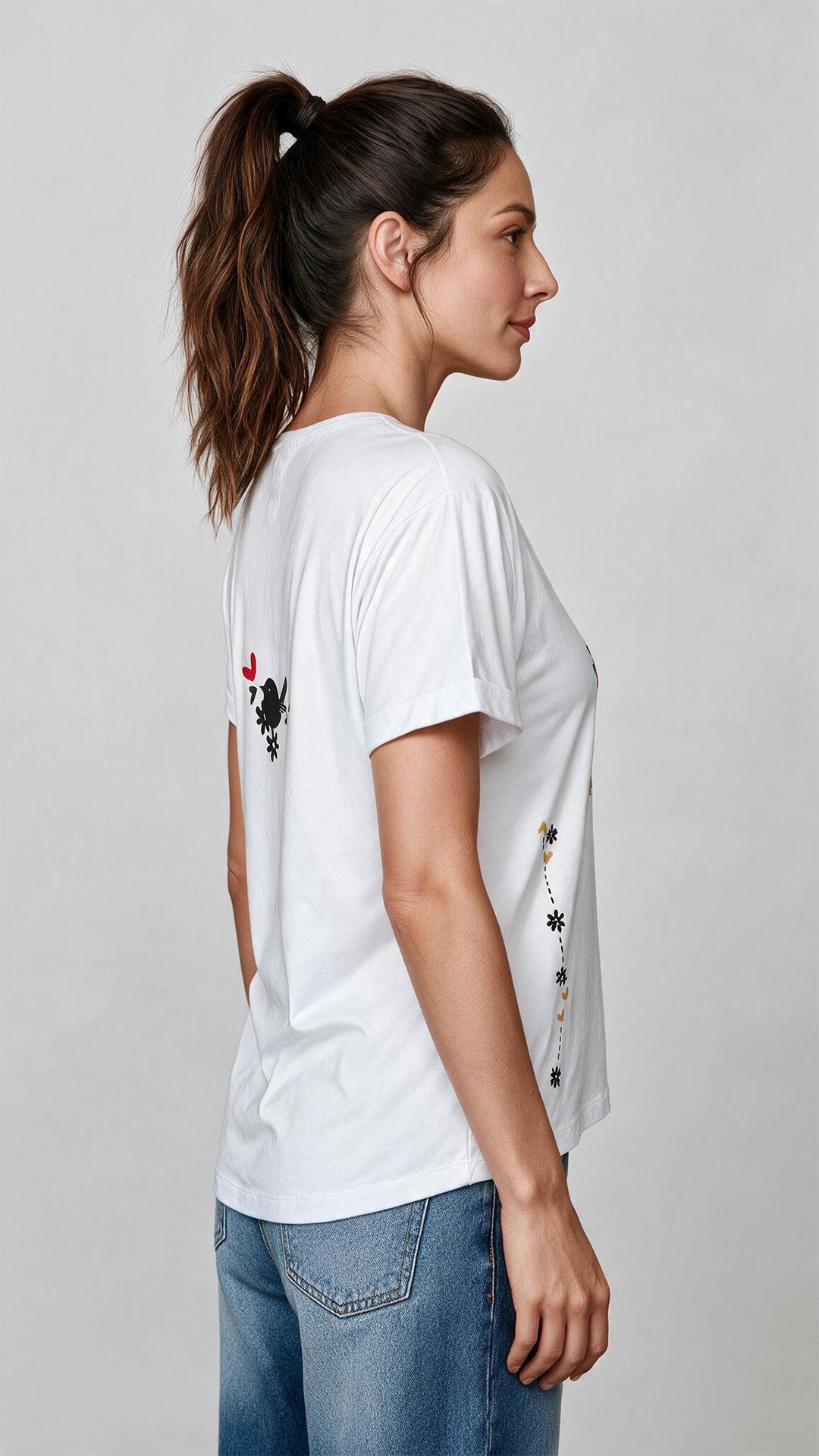 Blusa ABRAZO, de silueta recta con cuello redondo y manga corta, es un lienzo cómodo y versátil para armar cualquier pinta.