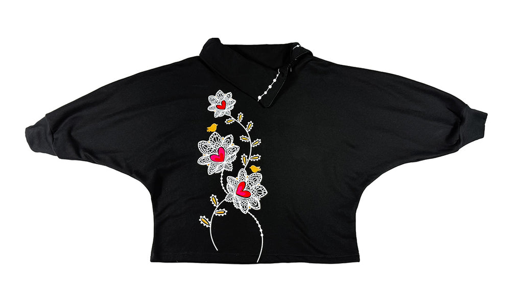 Buzo negro de algodón para mujer con flores en serigrafía, detalles de terciopelo y cuello tortuga con cierre.