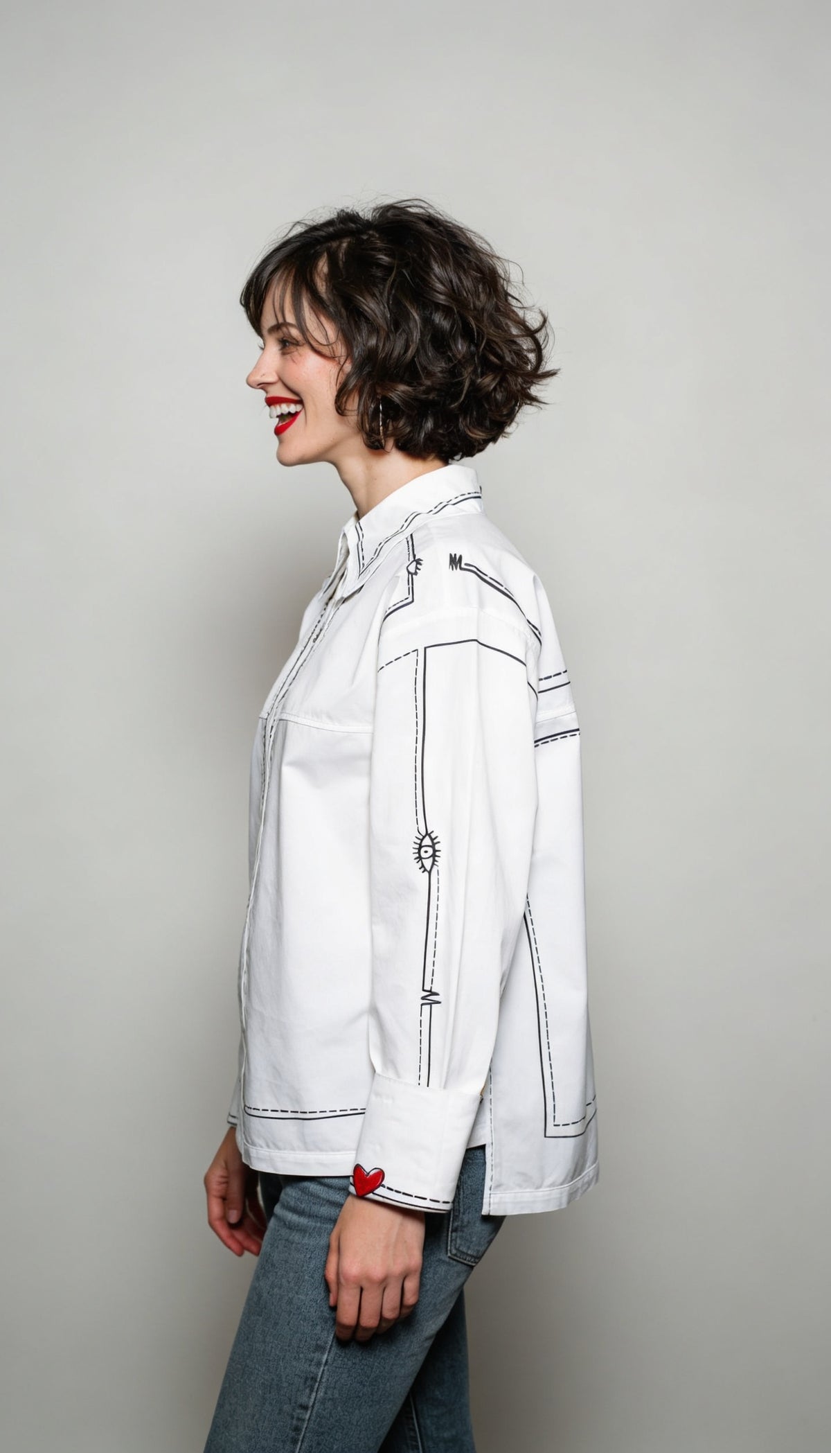 Camisa HILO, Confeccionada en una base fresca de fibra natural y con una silueta amplia de confort superior