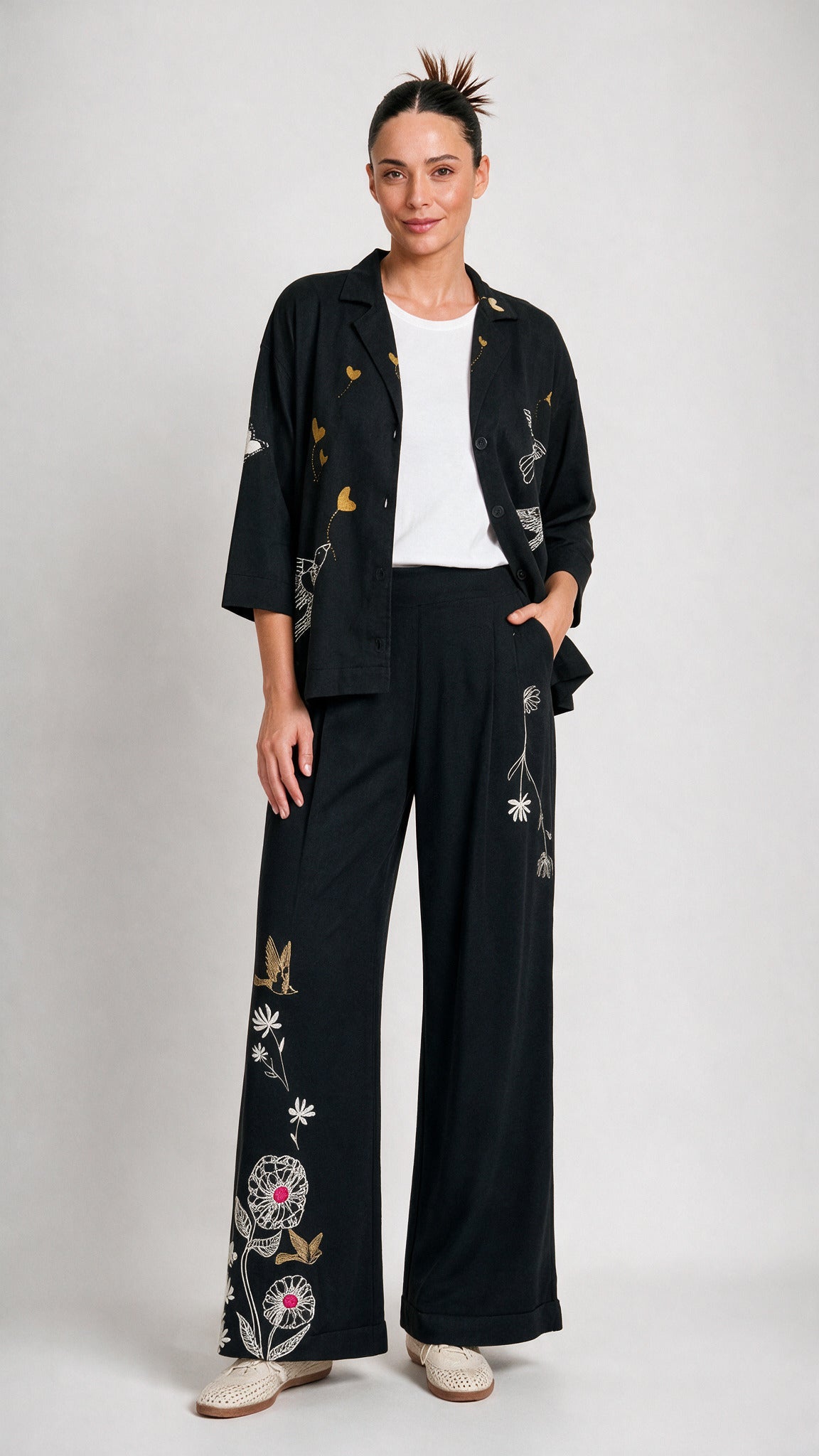 Llévala en conjunto con el Pantalón Libertad para un total look coordinado, fluido y lleno de carácter.