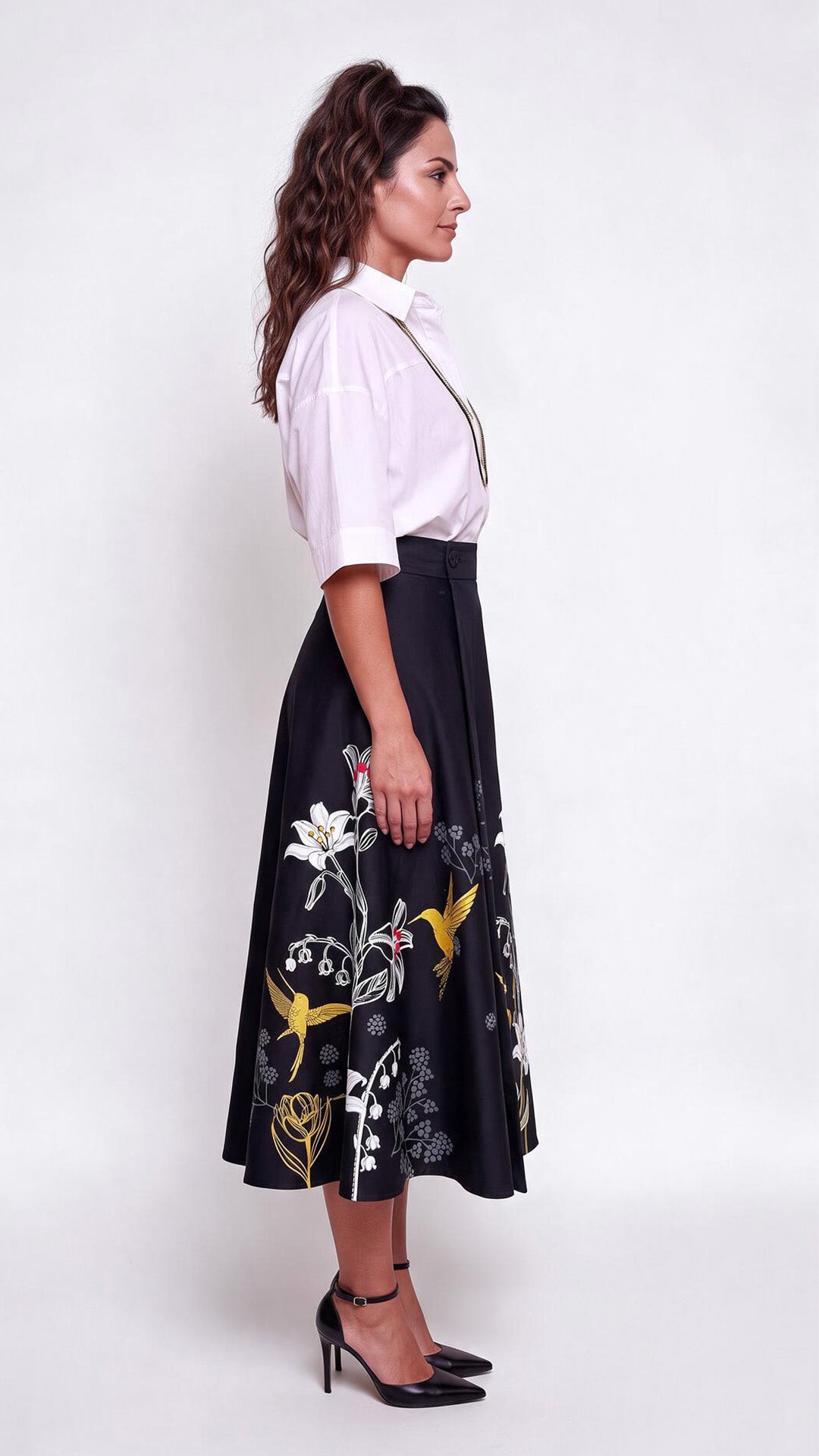 Falda COLIBRÍ, de silueta envolvente ,  talla única, y se ajusta con botones en la cintura.