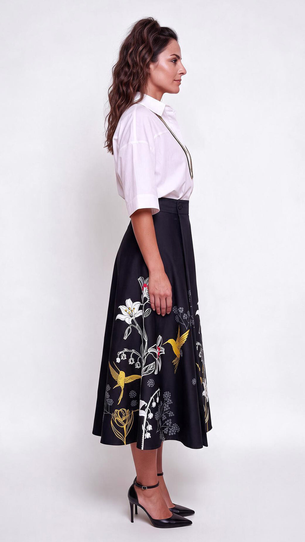 Falda COLIBRÍ, de silueta envolvente ,  talla única, y se ajusta con botones en la cintura.