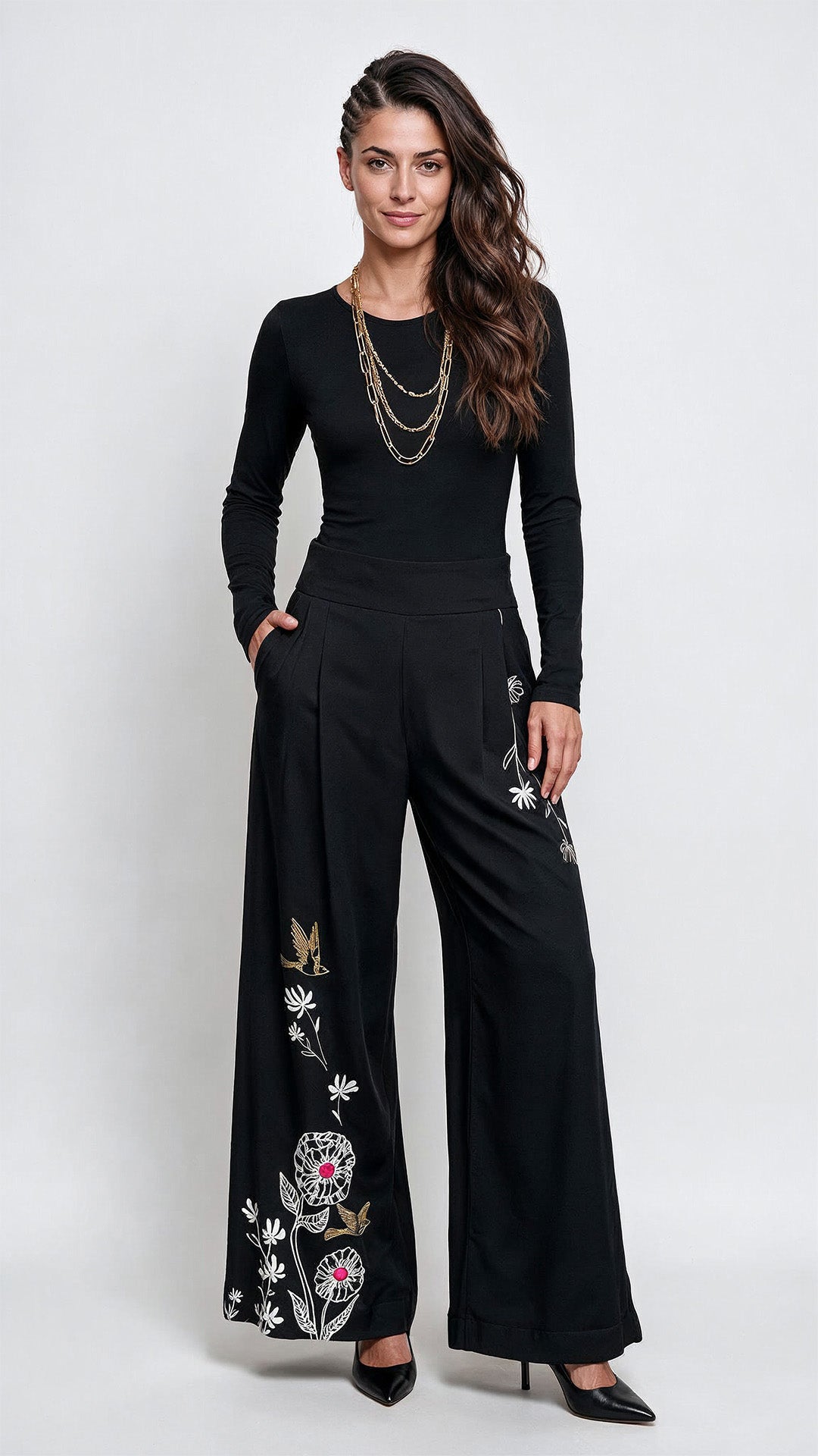 Pantalon bota recta Libertad con prenses y estampado botanico blanco y dorado en tela fluida