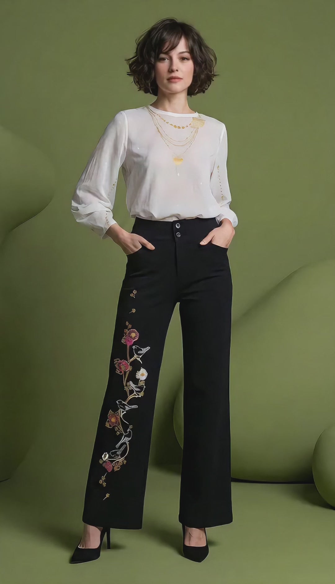 Pantalón TALLO, Silueta de bota recta a semi-amplia con una caída fluida que se mueve contigo. Su pretina ancha de tiro alto y doble botón frontal enmarca la cintura y estiliza con total comodidad.